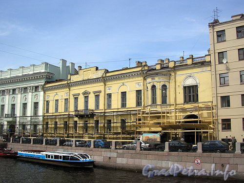 Наб. реки Мойки, д. 21. Фасад здания во время ремонта. Фото 2005 г.