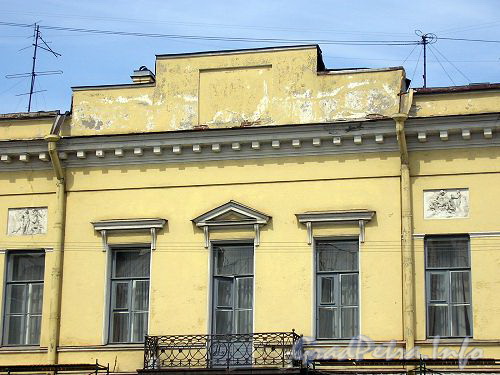 Наб. реки Мойки, д. 21. Фрагмент фасада, 2006 г.