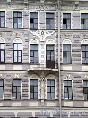 Наб. канала Грибоедова, д. 27. Бывший доходный дом. Фрагмент фасада. Фото апрель 2009 г.