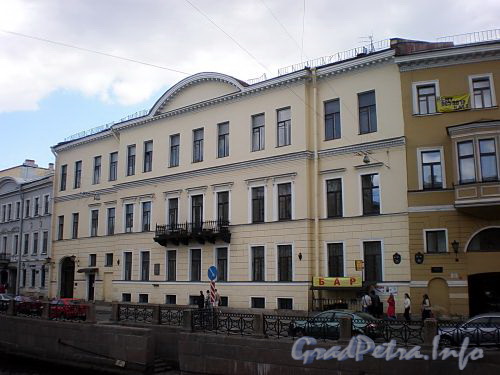 Наб. реки Мойки, д. 16. Особнякжадимировских (Н. Е. Демидовой). Фасад здания. Фото май 2009 г.