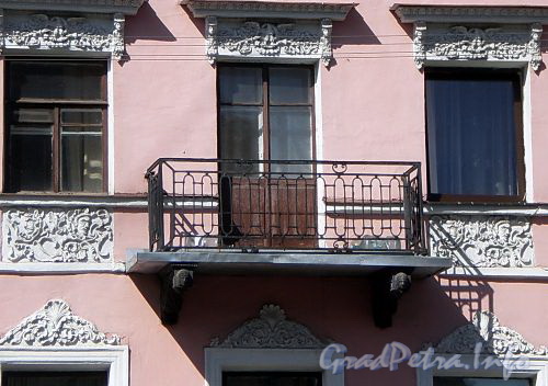 Наб. канала Грибоедова, д. 43. Решетка балкона. Фото август 2009 г.