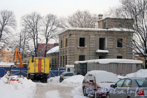 Университетска наб., дом 7, корп. 5. Водопроводная подстанция «Водоканала».Январь 2010 года, Фото с сайта Karpovka.net.