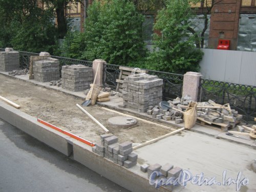 Ремонт пешеходной части наб. Крюкова Канала. Фото 21 августа 2012 г.