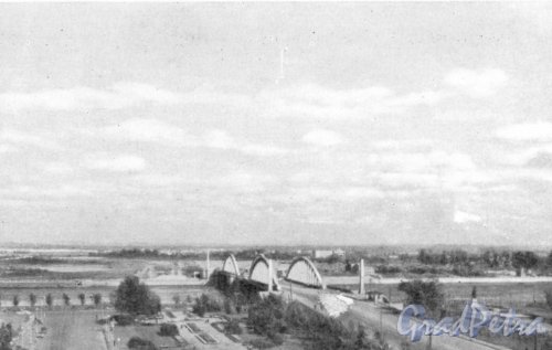 Территория Октябрьской набережной в районе Володарского моста. Фотоальбом «Ленинград», 1959 г.