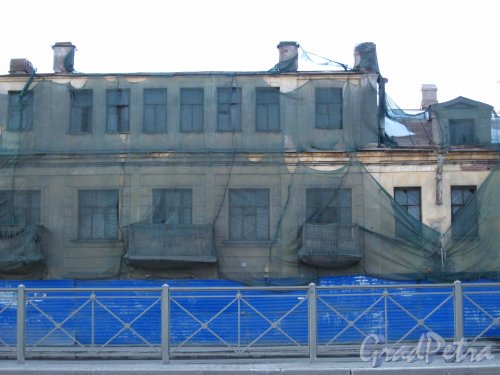 Синопская набережная, дом 66. Фрагмент фасада здания до реставрации (центральная часть). Фото 17 марта 2013 г.