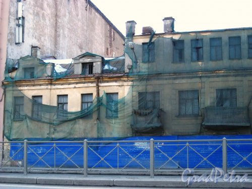 Синопская набережная, дом 66. Фрагмент фасада здания до реставрации (левая часть). Фото 17 марта 2013 г.