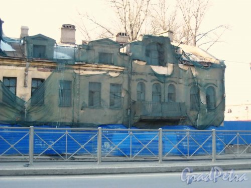 Синопская набережная, дом 66. Фрагмент фасада здания до реставрации (правая часть). Фото 17 марта 2013 г.
