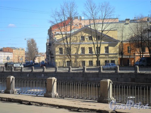 Набережная канала Грибоедова, дом 174. Фото 21 апреля 2013 г.