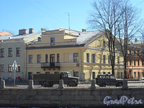 Набережная канала Грибоедова, дом 174. Вид дома со стороны проспекта Римского-Корсакова. Фото 21 апреля 2013 г.