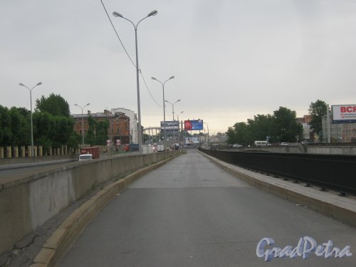 Наб. Обводного канала. Вид с Лиговского пр. в сторону ул. Черняховского. Фото 14 июня 2013 г.