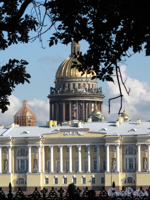 Английская наб. Здание Сената и Исаакиевский собор из Румянцевского сквера. Фото август 2012 г.