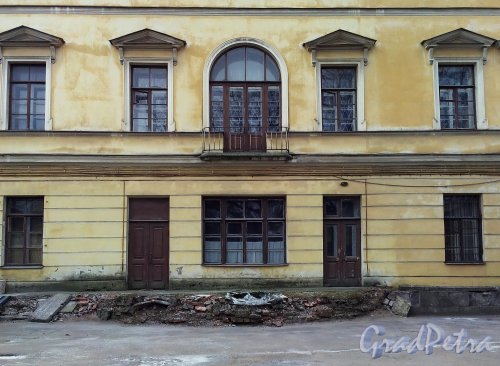 Свердловская наб., д. 40, лит. А. Вид на основное здание сзади. Фото январь 2014 г.