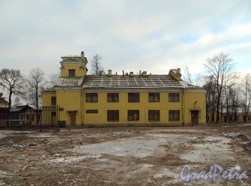 Свердловская наб., д. 40, корп. 3, лит. И. Южный фасад здания. Фото январь 2014 г.