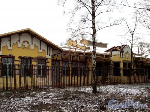 Свердловская наб., д. 38, лит. В. Фрагмент западного фасада. Фото январь 2014 г.