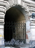 Ул. Чехова, д. 9. Решетка ворот. Фото октябрь 2009 г.
