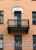 3-я линия В.О., д. 18. Бывший доходный дом. Решетка балкона. Фото июль 2009 г.