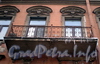 Владимирский пр., д. 3. Доходный дом П. И. Лихачева. Решетка балкона. Фото март 2010 г.