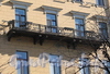 Бол. Конюшенная ул., д. 14. Доходный дом Немецкой лютеранской церкви св. Петра. Решетка балкона. Фото март 2010 г.