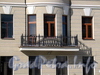 Наб. реки Мойки, д. 31. Бывший доходный дом. Решетка балкона. Фото март 2010 г.