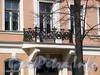 Фурштатская ул., д. 48 (левая часть). Решетка балкона. Фото май 2010 г.