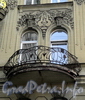 Бол. Казачий пер., д. 9. Доходный дом Зайцева (Ф. И. Кривдина). Решетка балкона. Фото май 2010 г.