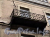 Галерная ул., д. 20 (левая часть). Решетка балкона третьего этажа. Фото июнь 2010 г.