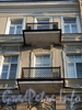 Захарьевская ул., д. 5. Балконы. Фото июль 2010 г.