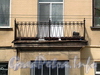 Кирочная ул., д. 8, лит. А (лицевой корпус). Решетка балкона. Фото май 2010 г.