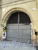 Кирочная ул., д. 15. Решетка ворот левого корпуса. Фото май 2010 г.