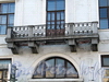 Наб. реки Фонтанки, д. 23. Решетка балкона. Фото октябрь 2010 г.