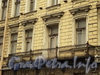 Наб. Кутузова, д. 6. Фрагмент фасада с балконом. Фото сентябрь 2010 г.