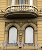 Наб. Кутузова, д. 18. Фрагмент фасада с балконом. Фото сентябрь 2010 г.