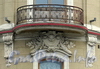 Наб. Кутузова, д. 22 / Гагаринская ул., д. 2. Угловой балкон. Фото сентябрь 2010 г.