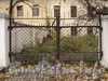 Ул. Смольного, д. 4. Ворота палисадника. Вид от Смольной набережной. Фото 23 октября 2010 г.