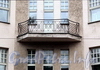 Петропавловская ул., д. 4 (правая часть). Решетка балкона. Фото октябрь 2010 г.