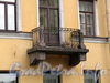 Гагаринская ул., д. 10 / ул. Чайковского, д. 5. Балкон на фасаде по Гагаринской улице. Фото сентябрь 2010 г.
