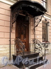Гагаринская ул., д. 12 (левый корпус). Оформление входа в салон. Фото сентябрь 2010 г.