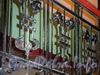 5-я линия В.О., д. 64. Кованые балясины ограждения лестницы. Фото февраль 2011 г.