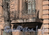 Ул. Писарева, д. 18. Решетка балкона. Фото апрель 2011 г.