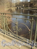 Фрагмент ограждения моста через протоку в Лопухинском саду. Фото апрель 2011 г.