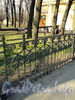 Наб. Малой Невки, д. 7. Фрагмент ограды. Фото апрель 2011 г.