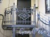 Каменноостровский пр., дом 26-28. Ограда лестницы в одном из дворов. Фото 7 июля 2012 г.
