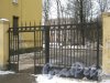 Ограда между домами 6 и 8 по пр. Энгельса. Фото 26 февраля 2013 г.