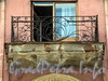 Гражданская ул., д. 10. Бывший доходный дом. Балкон. Фото июль 2009 г.
