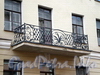 Средняя Подьяческая ул., д. 15. Дом И.Вальха. Решетка балкона. Фото август 2009 г.