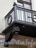 Ул. Чайковского, д. 27 (правая часть). Особняк В. П. Давыдова. Кронштейн балкона. Фото сентябрь 2009 г.