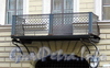 Мал. Морская ул., д. 6. Особняк П. А. Гамбса. Решетка балкона. Фото июль 2009 г.