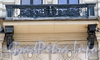Адмиралтейская наб., д. 6 / Азовский пер., д. 2. Доходный дом Т.В.Макаровой. Балкон. Фото июль 2009 г.