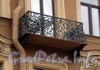 Караванная ул., д. 8. Бывший доходный дом. Решетка балкона. Фото октябрь 2009 г.