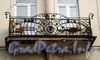 Ул. Черняховского, д. 27. Решетка балкона. Фото октябрь 2009 г.